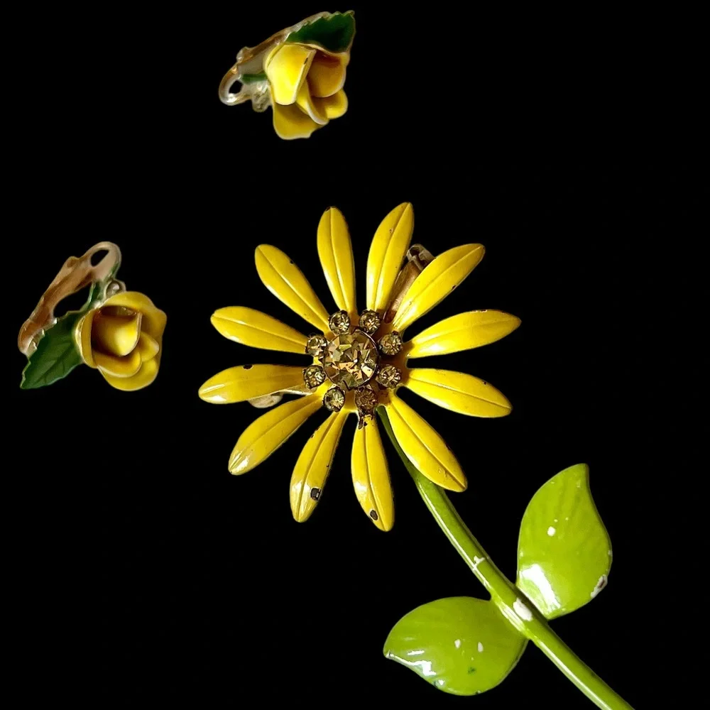 Vintage Flower Brooch Ear Clip Set Yellow Daisy Floral Earrings Pin Enamel Metal